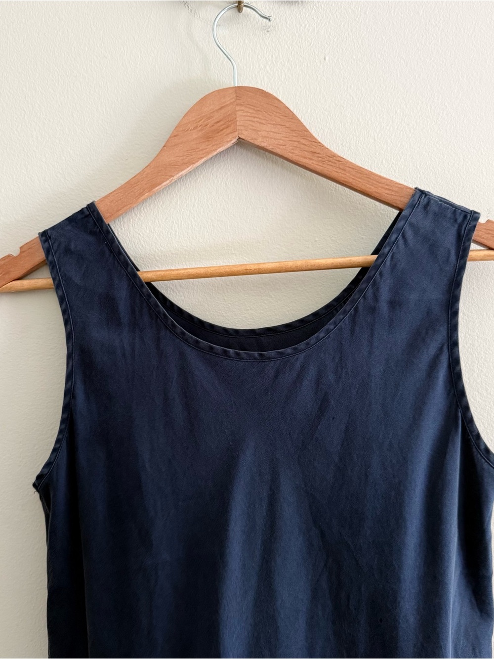 Silk Lord & Taylor Vintage Navy Blue Sleeveless Tank Top Women’s Medium - Picture 2 of 4